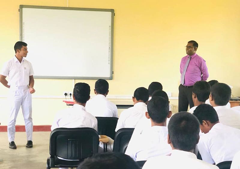 School-Reach-Workshop-on-Sri-Jayawardanapura-Maha-Vidyalaya