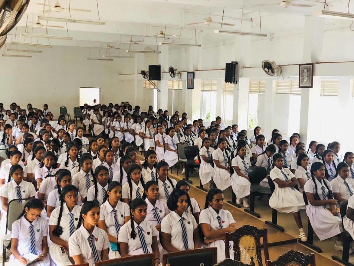 School Reach Workshop at Yasodara Devi Balika Vidyalaya – Gampaha | SLIIT