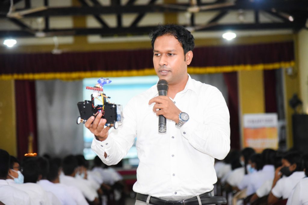 ROBOFEST Workshop at Sandalankwa Central Collage | SLIIT